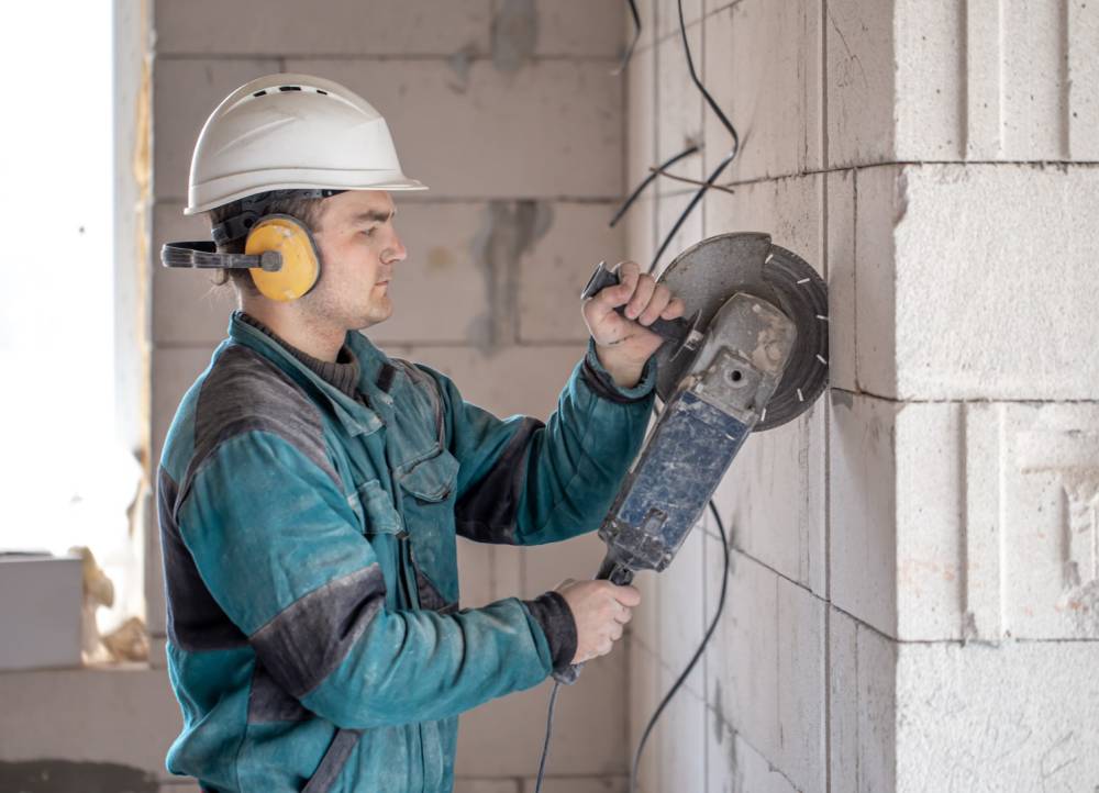 Découpe de mur à Frontignan